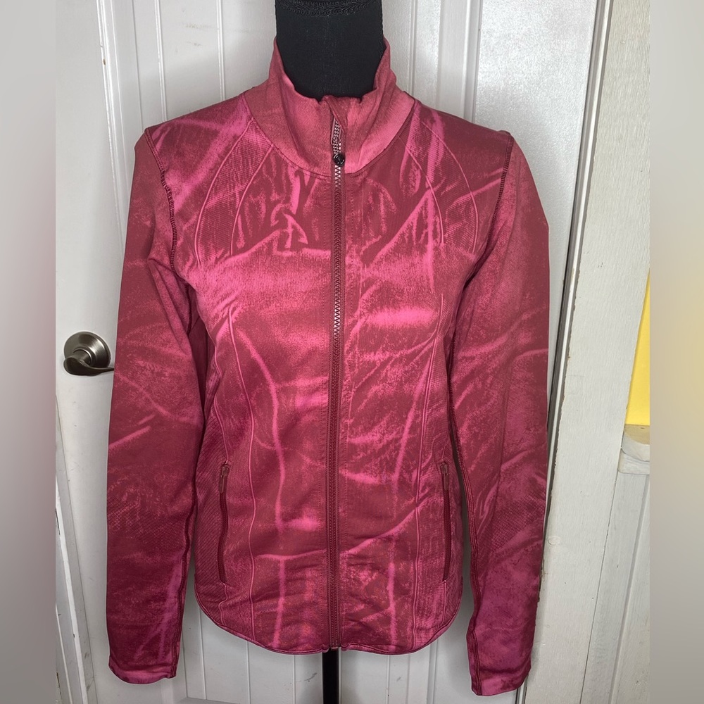 Lululemon Ebb to street Define Jacket in stone wash Chianti size 8